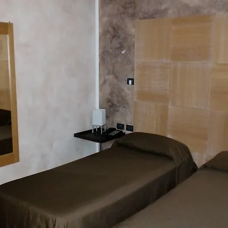 Corte Girlanda 3* ורונה